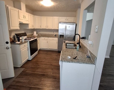 1110 Winter Park Lane - Photo Thumbnail 2