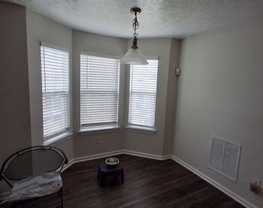 1110 Winter Park Lane - Photo Thumbnail 3