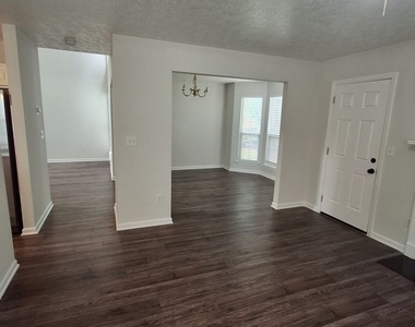 1110 Winter Park Lane - Photo Thumbnail 7