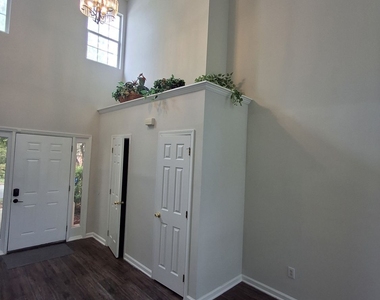1110 Winter Park Lane - Photo Thumbnail 13