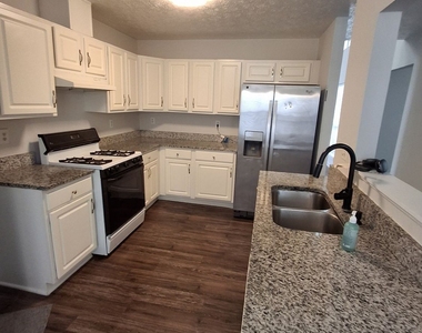 1110 Winter Park Lane - Photo Thumbnail 5