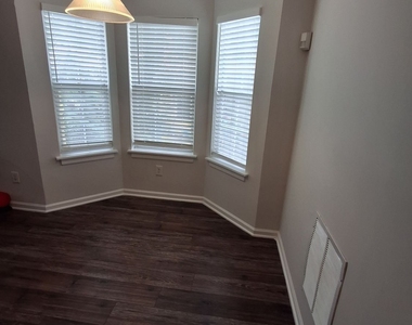 1110 Winter Park Lane - Photo Thumbnail 4