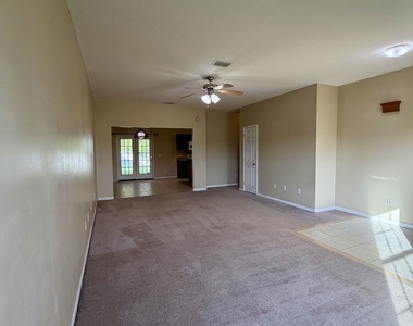 200 Royal Palms Avenue - Photo Thumbnail 5