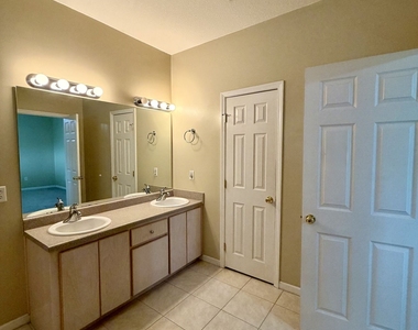 200 Royal Palms Avenue - Photo Thumbnail 32