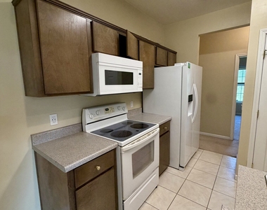 200 Royal Palms Avenue - Photo Thumbnail 17