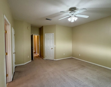 200 Royal Palms Avenue - Photo Thumbnail 22
