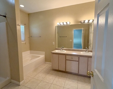 200 Royal Palms Avenue - Photo Thumbnail 29