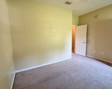 200 Royal Palms Avenue - Photo Thumbnail 39