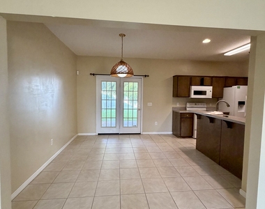 200 Royal Palms Avenue - Photo Thumbnail 10