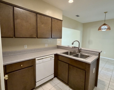 200 Royal Palms Avenue - Photo Thumbnail 20