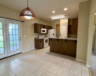 200 Royal Palms Avenue - Photo Thumbnail 14
