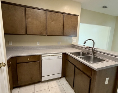 200 Royal Palms Avenue - Photo Thumbnail 15