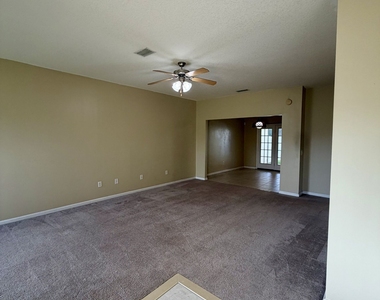 200 Royal Palms Avenue - Photo Thumbnail 2