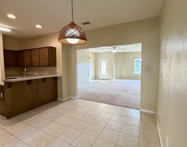 200 Royal Palms Avenue - Photo Thumbnail 12