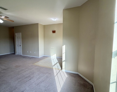200 Royal Palms Avenue - Photo Thumbnail 4
