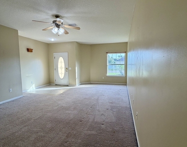 200 Royal Palms Avenue - Photo Thumbnail 6