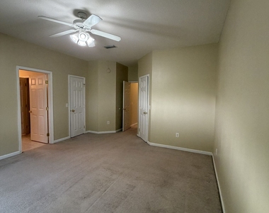 200 Royal Palms Avenue - Photo Thumbnail 26