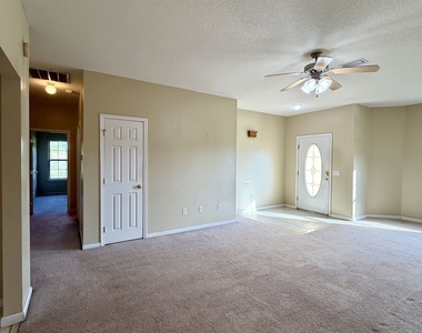 200 Royal Palms Avenue - Photo Thumbnail 7