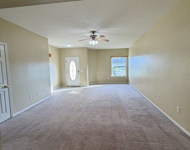 200 Royal Palms Avenue - Photo Thumbnail 8