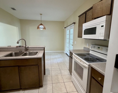 200 Royal Palms Avenue - Photo Thumbnail 19