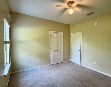 200 Royal Palms Avenue - Photo Thumbnail 35