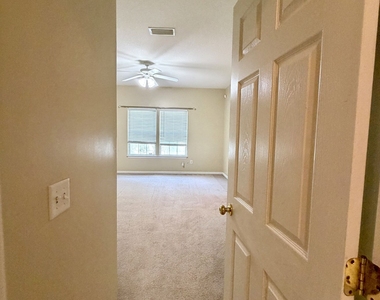 200 Royal Palms Avenue - Photo Thumbnail 18