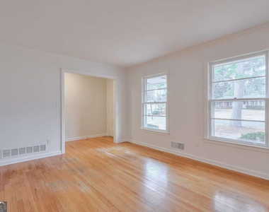 1055 Tuxedo Drive - Photo Thumbnail 3