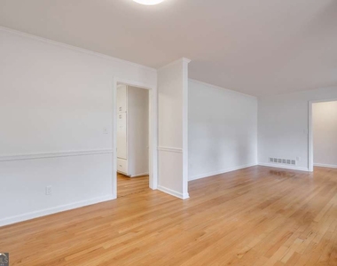 1055 Tuxedo Drive - Photo Thumbnail 4