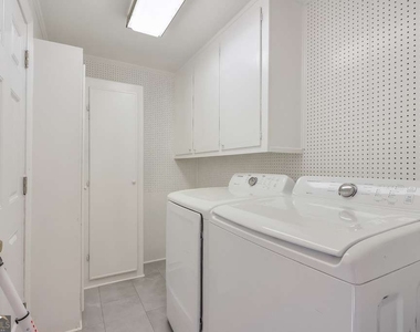 1055 Tuxedo Drive - Photo Thumbnail 10