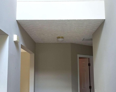 204 Wild Flower Lane - Photo Thumbnail 10