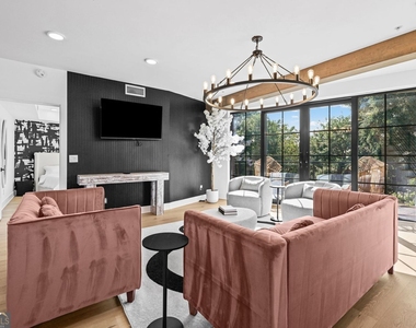 346 Peters Street Sw - Photo Thumbnail 2