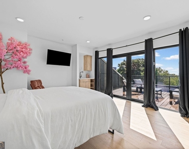 346 Peters Street Sw - Photo Thumbnail 23