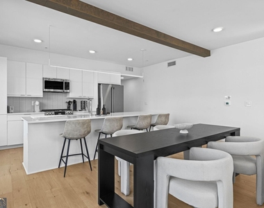 346 Peters Street Sw - Photo Thumbnail 9