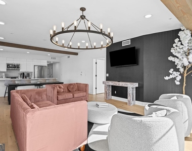 346 Peters Street Sw - Photo Thumbnail 3