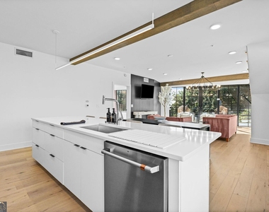 346 Peters Street Sw - Photo Thumbnail 6