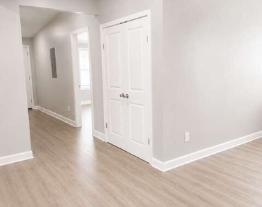1155 Lucile Avenue Sw - Photo Thumbnail 2