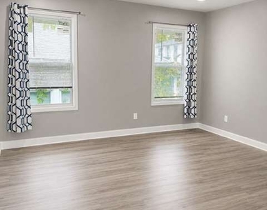 1155 Lucile Avenue Sw - Photo Thumbnail 3