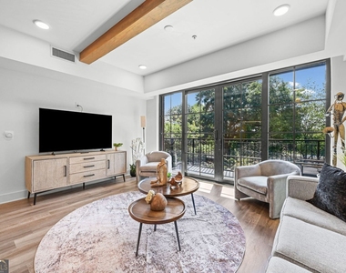 346 Peters Street Sw - Photo Thumbnail 3