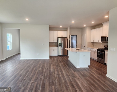 1050 Sunny Lake Drive - Photo Thumbnail 17