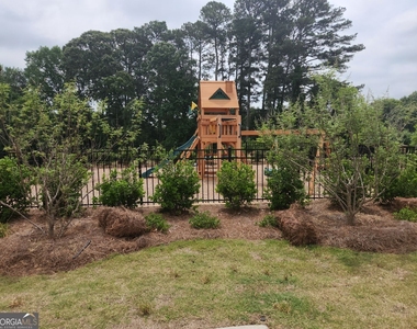1050 Sunny Lake Drive - Photo Thumbnail 9