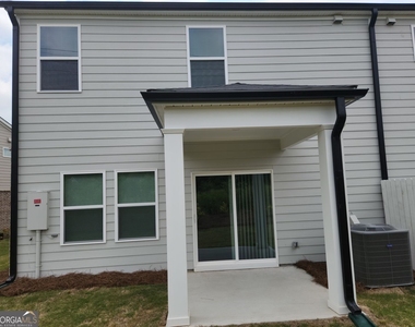 1050 Sunny Lake Drive - Photo Thumbnail 2