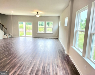1050 Sunny Lake Drive - Photo Thumbnail 14