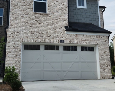 1050 Sunny Lake Drive - Photo Thumbnail 4