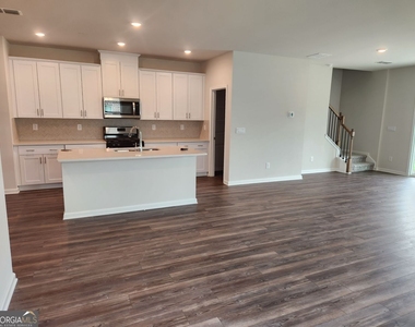 1050 Sunny Lake Drive - Photo Thumbnail 15