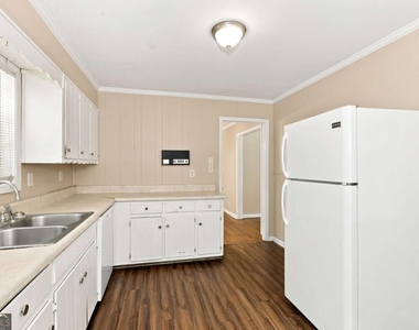 2909 Briarwood Boulevard - Photo Thumbnail 1