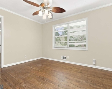 2909 Briarwood Boulevard - Photo Thumbnail 7