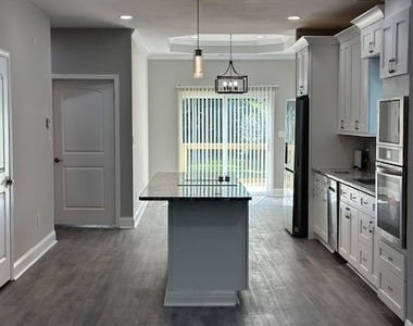 222 Taylor Circle - Photo Thumbnail 3