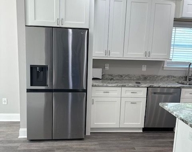 222 Taylor Circle - Photo Thumbnail 2