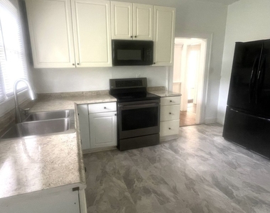 770 N Evelyn Place Nw - Photo Thumbnail 2