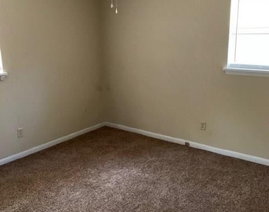 311 Jewel Drive - Photo Thumbnail 7